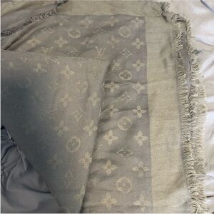 Louis Vuitton Gray Monogram Shawl